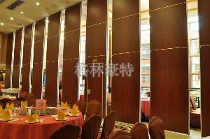 武汉饭店活动隔断要怎么安装呢？
